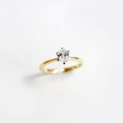 18ct Oval Diamond Minimalist Beauty
