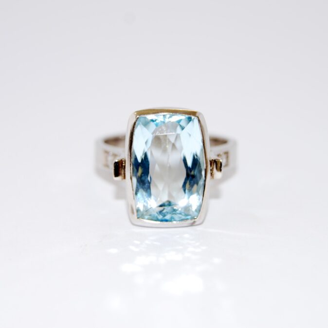Modern Aquamarine and Diamond Ring - Image 2